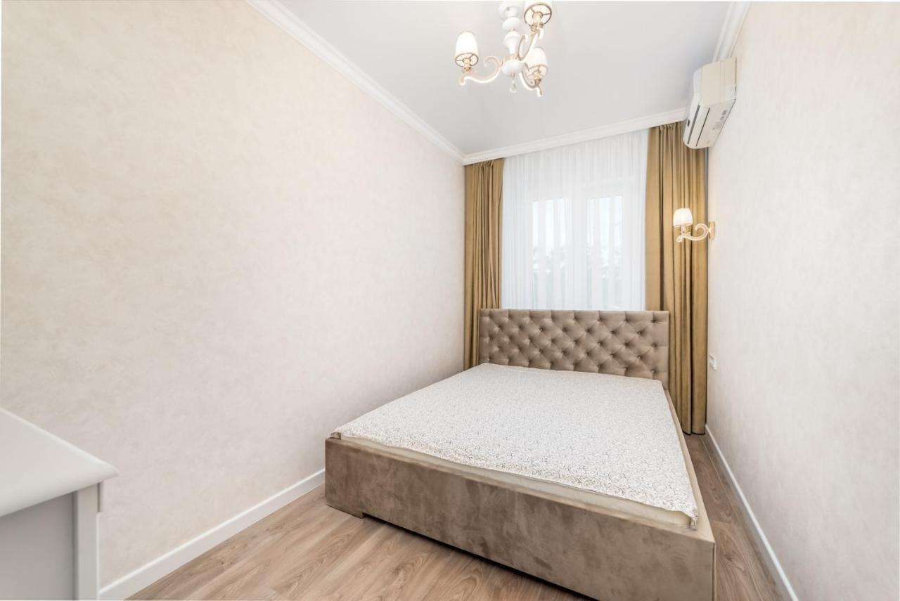 20 Deribasivska Design Apartment Одесса Экстерьер фото